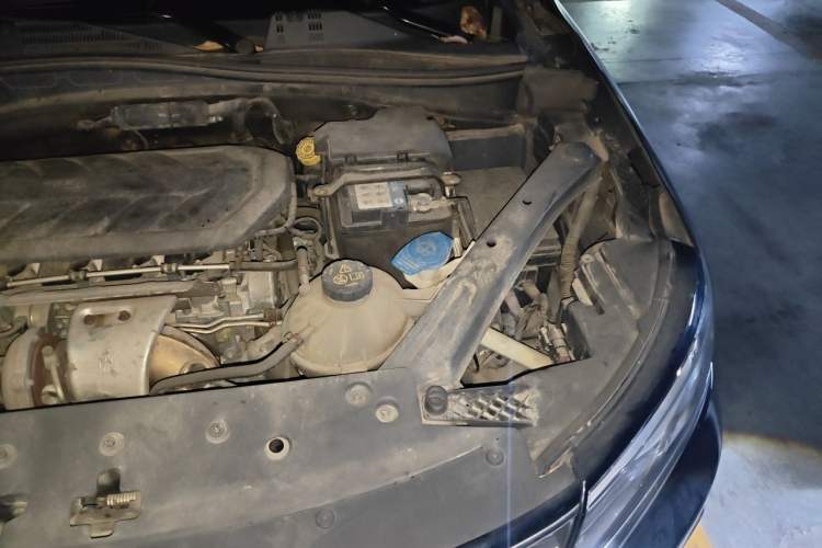 Used Roewe RX5 2016 30T Two-Wheel Drive Automatic Internet Smart Edition Engine Bay Left