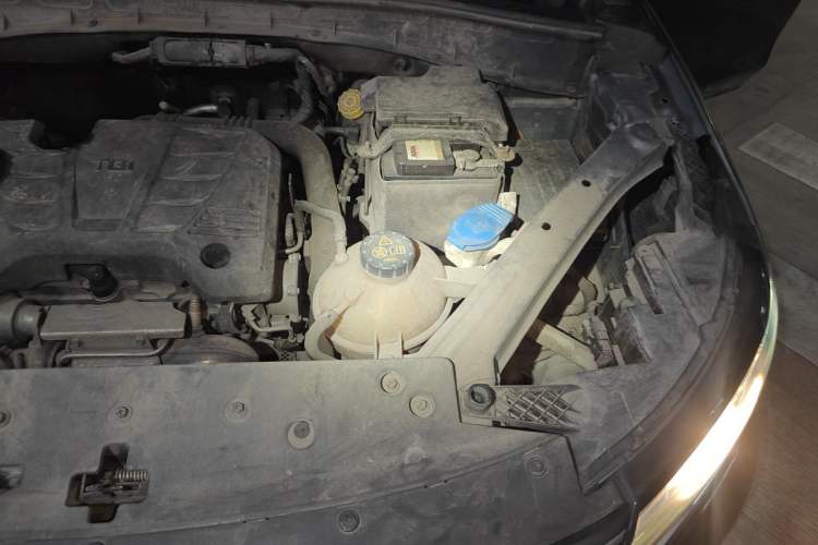Used Roewe RX5 2016 20T Two-Wheel Drive Automatic Internet Smart Edition Engine Bay Left