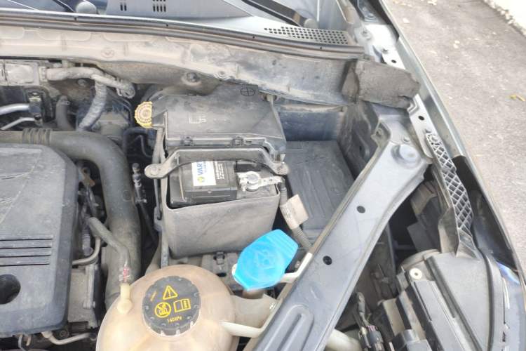 Used Roewe RX5 2016 20T Two-Wheel Drive Automatic Internet Smart Edition Engine Bay Left