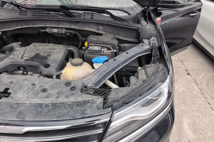Used Roewe RX5 2016 20T Two-Wheel Drive Automatic Flagship Edition Engine Bay Left