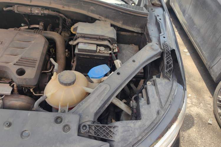 Used Roewe RX5 2016 20T Two-Wheel Drive Automatic Internet Smart Edition Engine Bay Left