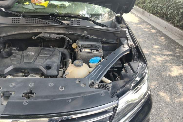 Used Roewe RX5 2016 20T Two-Wheel Drive Automatic Flagship Edition Engine Bay Left