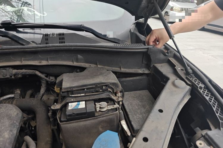 Used Roewe RX5 2016 20T Two-Wheel Drive Automatic Internet Smart Edition Engine Bay Left