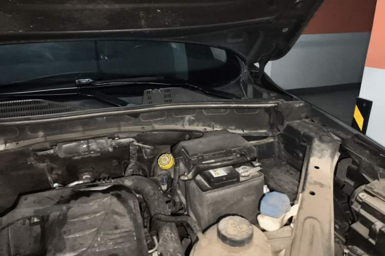 Used Roewe RX5 2016 20T Two-Wheel Drive Manual Transmission Internet Smart Edition Engine Bay Left