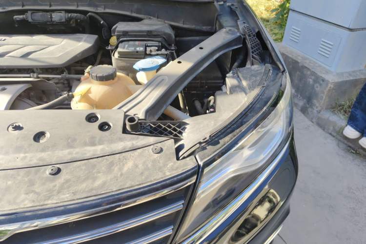 Used Roewe RX5 2016 30T Two-Wheel Drive Automatic Internet Smart Edition Engine Bay Left