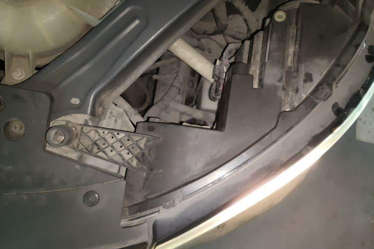 Used Roewe RX5 2016 20T Two-Wheel Drive Automatic Internet Smart Edition Engine Bay Left