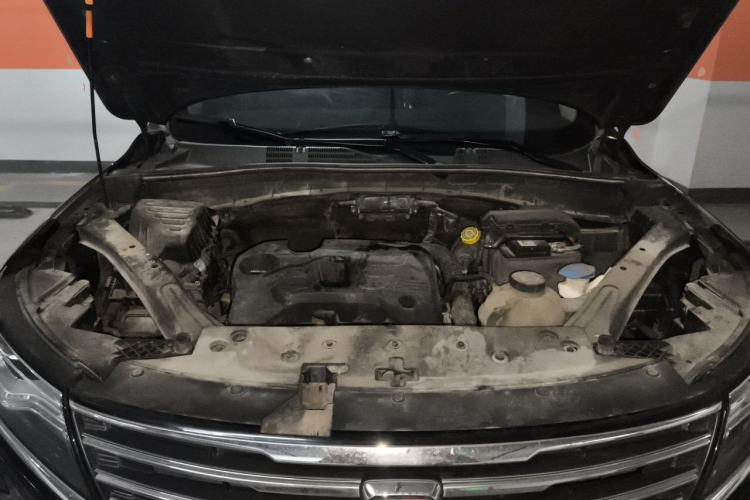 Used Roewe RX5 2016 20T Two-Wheel Drive Manual Transmission Internet Smart Edition Engine Bay