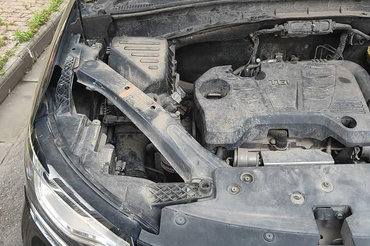 Used Roewe RX5 2016 20T Two-Wheel Drive Automatic Flagship Edition Engine Bay Right