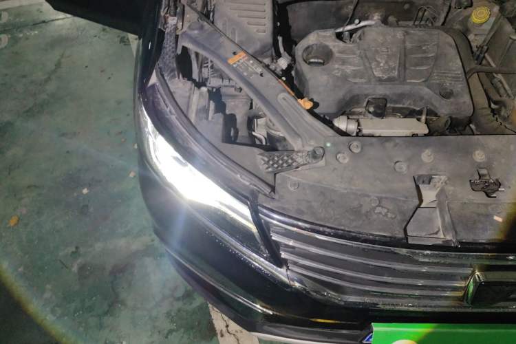 Used Roewe RX5 2016 20T Two-Wheel Drive Automatic Internet Smart Edition Engine Bay Right