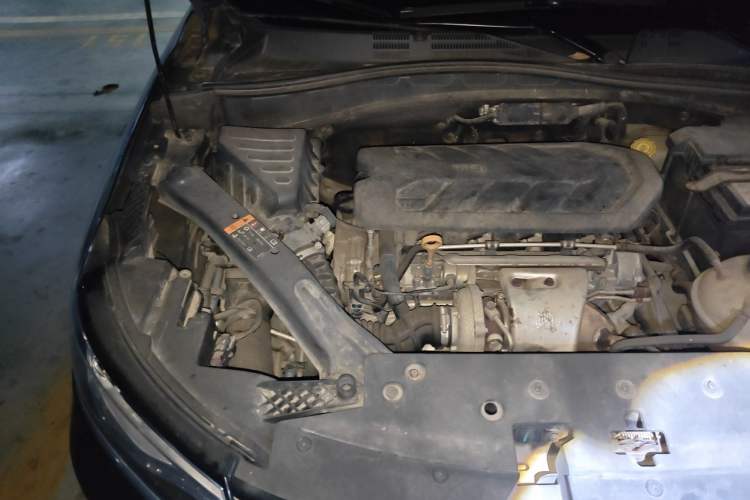 Used Roewe RX5 2016 30T Two-Wheel Drive Automatic Internet Smart Edition Engine Bay Right