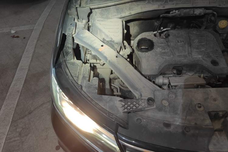 Used Roewe RX5 2016 20T Two-Wheel Drive Automatic Internet Smart Edition Engine Bay Right