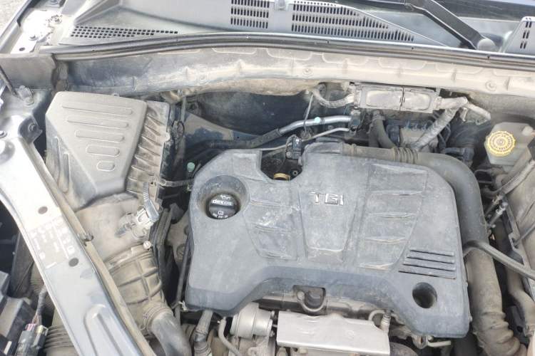 Used Roewe RX5 2016 20T Two-Wheel Drive Automatic Internet Smart Edition Engine Bay Right