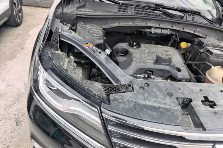 Used Roewe RX5 2016 20T Two-Wheel Drive Automatic Flagship Edition Engine Bay Right