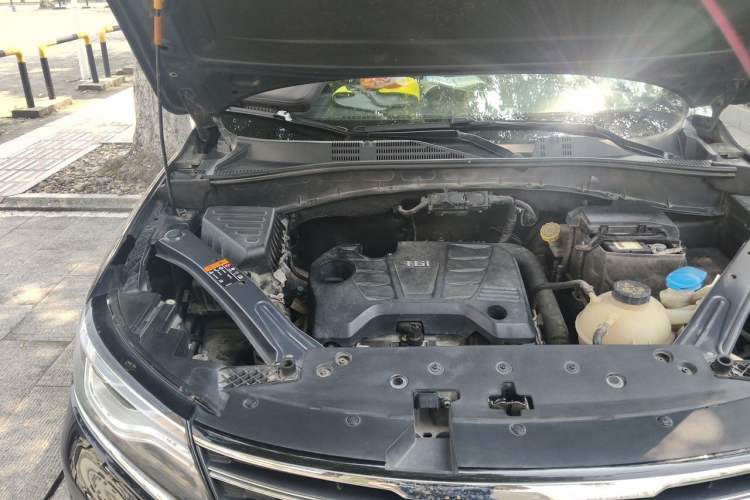Used Roewe RX5 2016 20T Two-Wheel Drive Automatic Flagship Edition Engine Bay Right