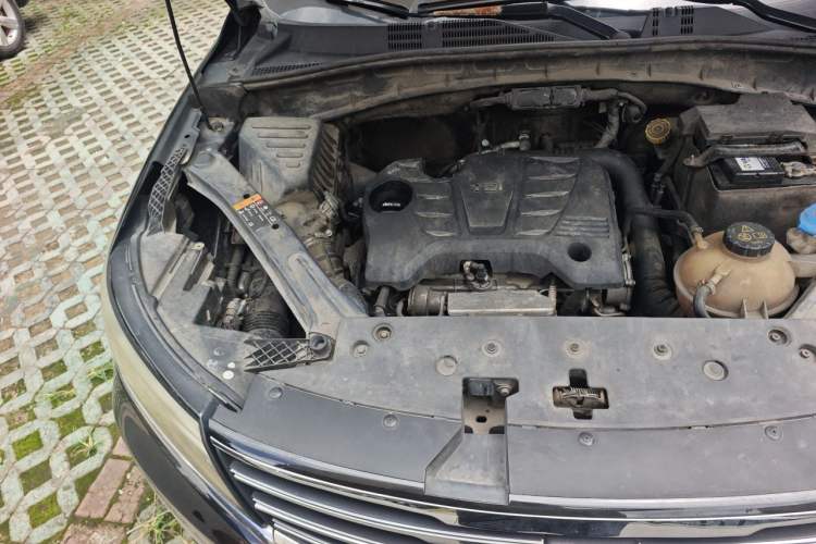 Used Roewe RX5 2016 20T Two-Wheel Drive Automatic Internet Smart Edition Engine Bay Right