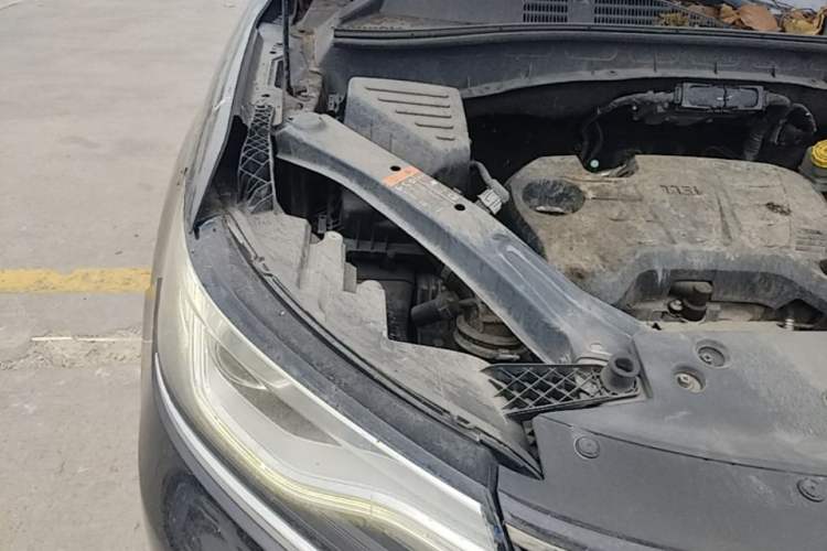 Used Roewe RX5 2016 20T Two-Wheel Drive Manual Flagship Edition Engine Bay Right