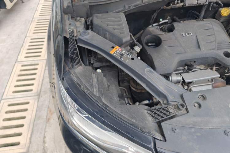 Used Roewe RX5 2016 20T Two-Wheel Drive Automatic Internet Smart Edition Engine Bay Right