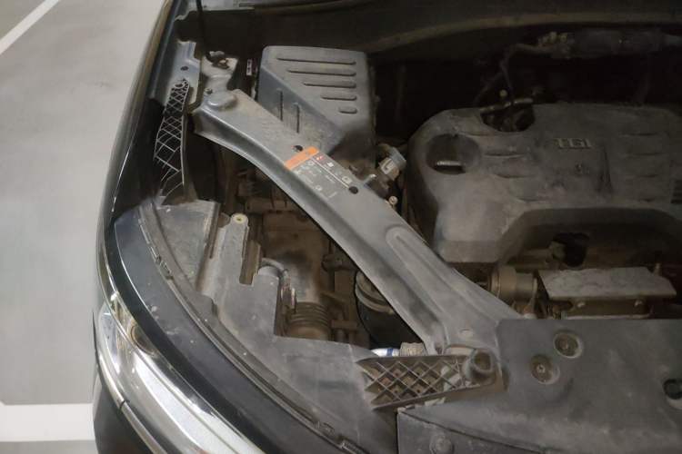 Used Roewe RX5 2016 20T Two-Wheel Drive Automatic Internet Smart Edition Engine Bay Right