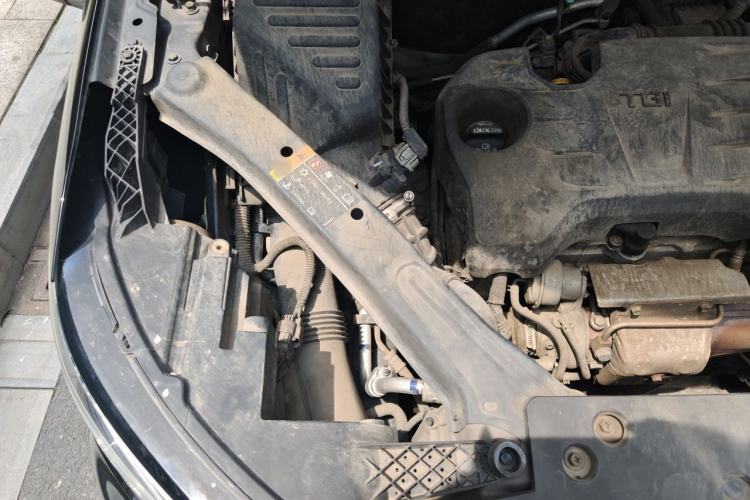 Used Roewe RX5 2016 20T Two-Wheel Drive Automatic Internet Smart Edition Engine Bay Right