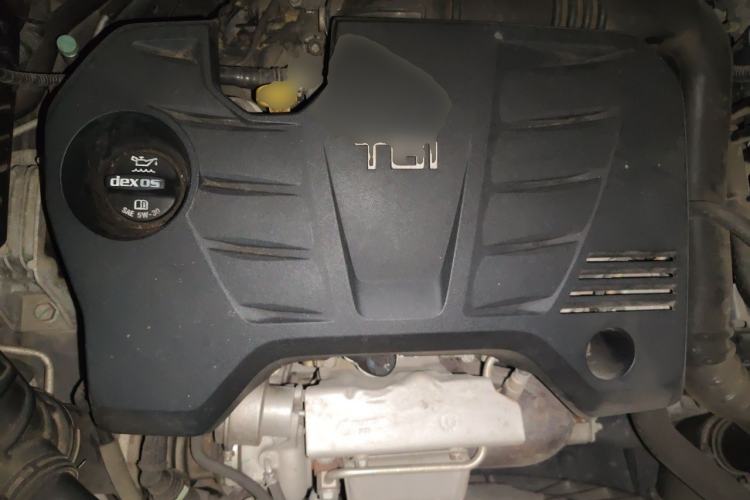 Used Roewe RX5 2016 20T Two-Wheel Drive Automatic Internet Smart Edition Engine Bay
