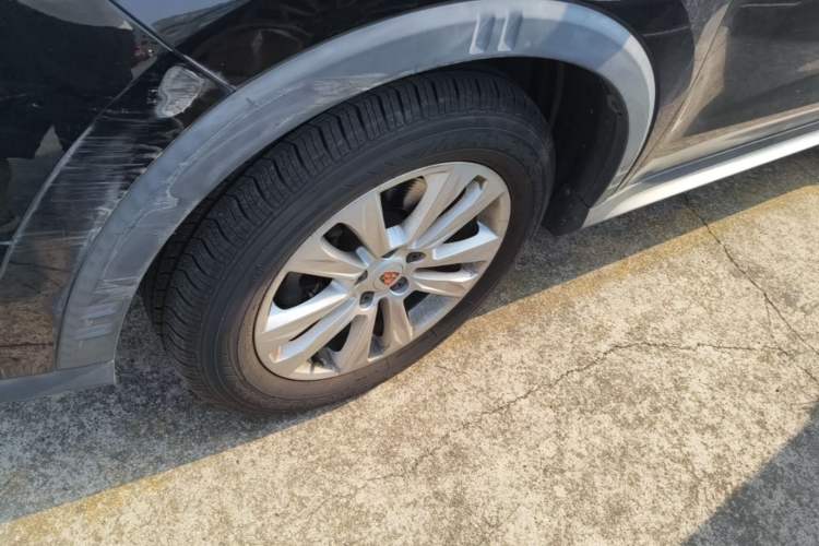Used Roewe RX5 2016 20T Two-Wheel Drive Automatic Flagship Edition Exterior 4