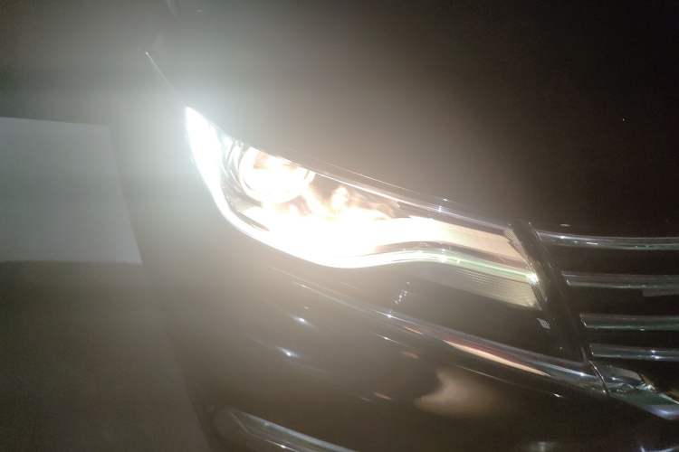 Used Roewe RX5 2016 20T Two-Wheel Drive Automatic Internet Smart Edition Exterior 6