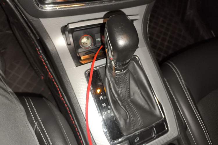 Used Roewe RX5 2016 20T Two-Wheel Drive Automatic Flagship Edition Gear Lever