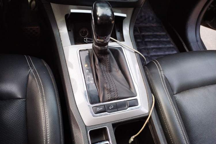 Used Roewe RX5 2016 20T Two-Wheel Drive Automatic Internet Smart Edition Gear Lever