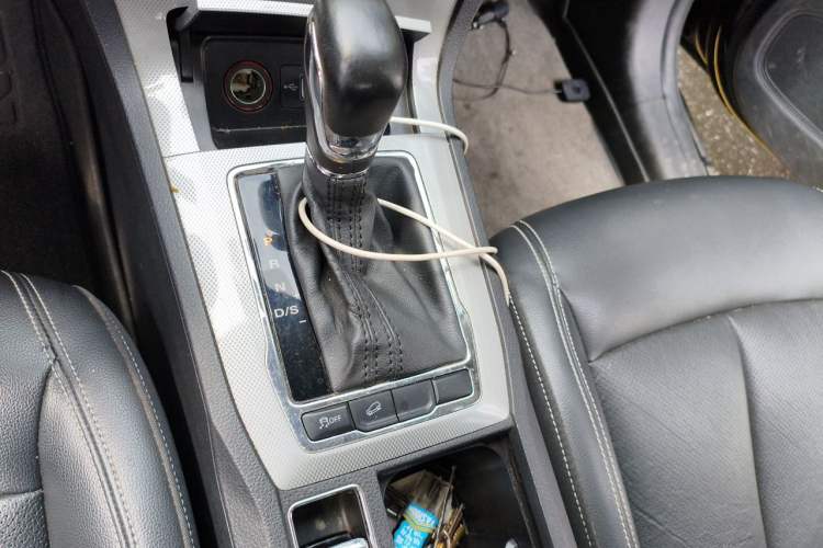 Used Roewe RX5 2016 20T Two-Wheel Drive Automatic Flagship Edition Gear Lever