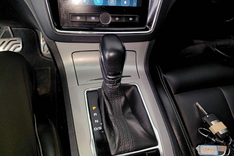 Used Roewe RX5 2016 20T Two-Wheel Drive Automatic Internet Smart Edition Gear Lever