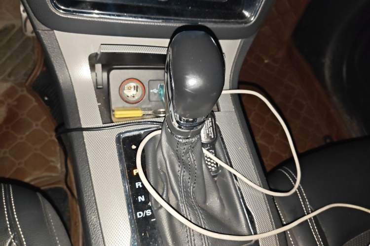 Used Roewe RX5 2016 30T Two-Wheel Drive Automatic Internet Smart Edition Gear Lever