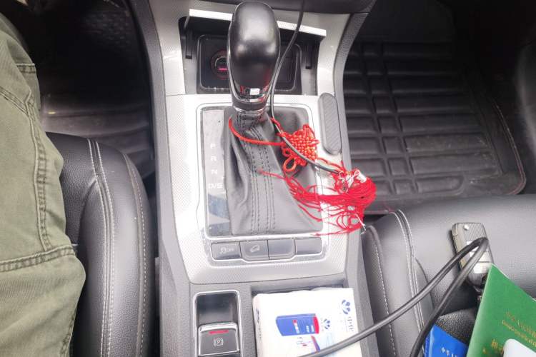 Used Roewe RX5 2016 20T Two-Wheel Drive Automatic Flagship Edition Gear Lever