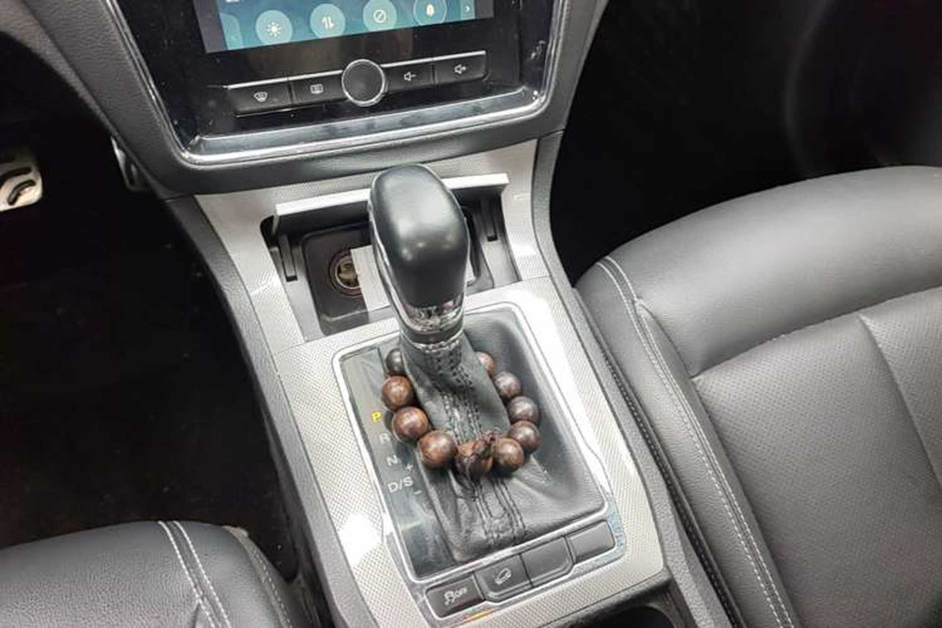 Used Roewe RX5 2016 20T Two-Wheel Drive Automatic Internet Smart Edition Gear Lever