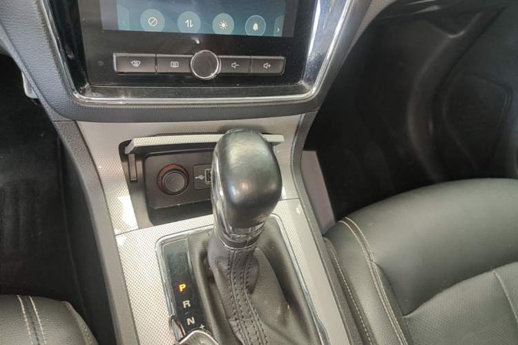 Used Roewe RX5 2016 30T Two-Wheel Drive Automatic Internet Smart Edition Gear Lever