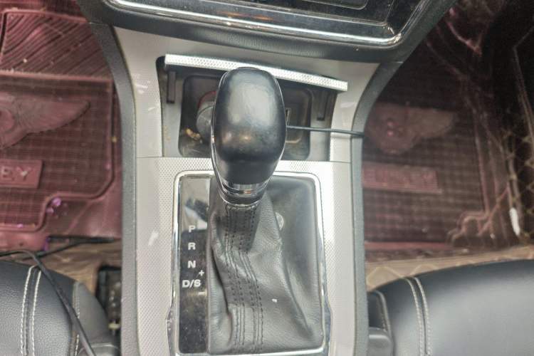 Used Roewe RX5 2016 20T Two-Wheel Drive Automatic Internet Smart Edition Gear Lever