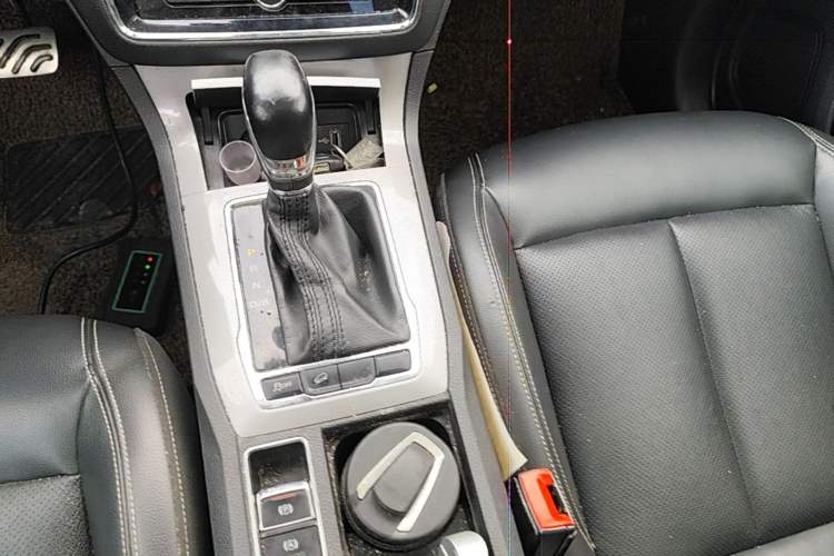 Used Roewe RX5 2016 20T Two-Wheel Drive Automatic Internet Smart Edition Gear Lever