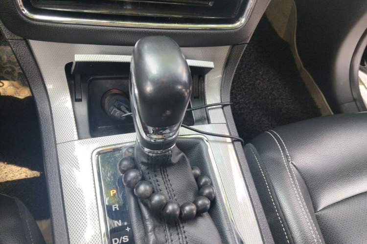 Used Roewe RX5 2016 20T Two-Wheel Drive Automatic Flagship Edition Gear Lever