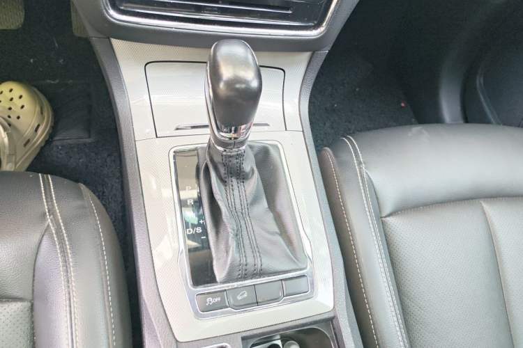 Used Roewe RX5 2016 20T Two-Wheel Drive Automatic Flagship Edition Gear Lever