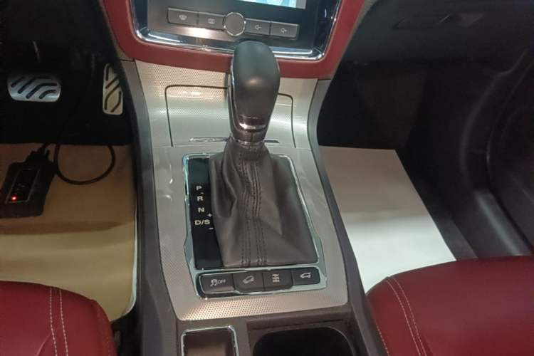 Used Roewe RX5 2016 30T Four-Wheel Drive Automatic Internet Smart Luxury Edition Gear Lever