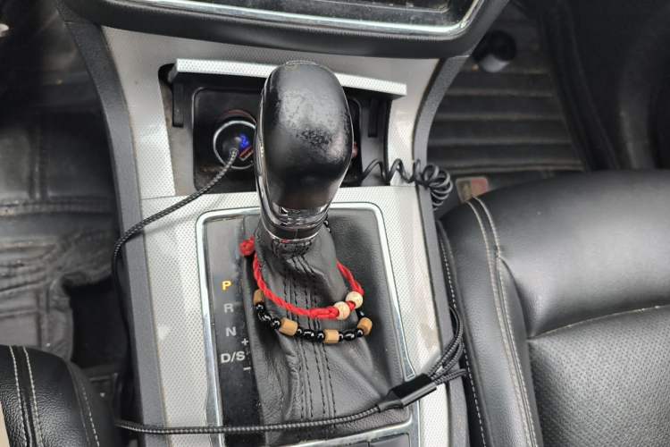 Used Roewe RX5 2016 20T Two-Wheel Drive Automatic Internet Smart Edition Gear Lever