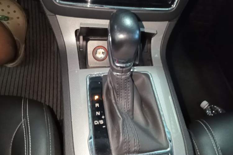 Used Roewe RX5 2016 20T Two-Wheel Drive Automatic Flagship Edition Gear Lever