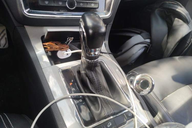 Used Roewe RX5 2016 30T Two-Wheel Drive Automatic Internet Smart Edition Gear Lever