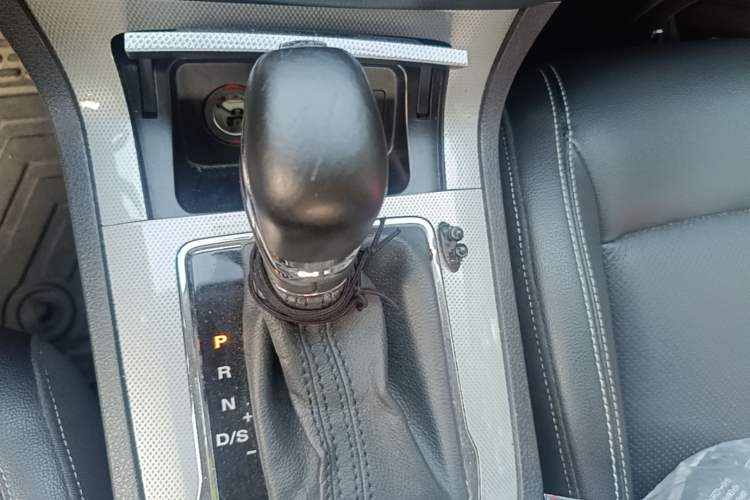 Used Roewe RX5 2016 20T Two-Wheel Drive Automatic Flagship Edition Gear Lever