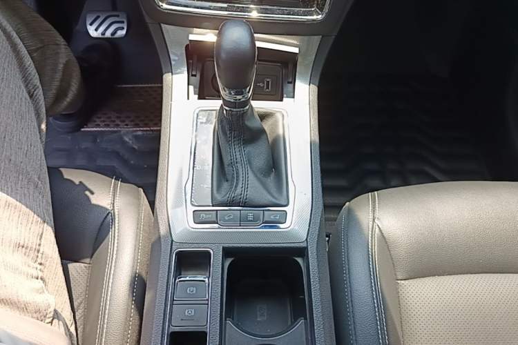 Used Roewe RX5 2016 30T Four-Wheel Drive Automatic Internet Smart Luxury Edition Gear Lever