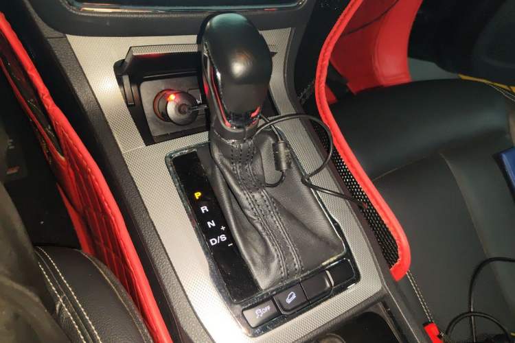 Used Roewe RX5 2016 20T Two-Wheel Drive Automatic Internet Smart Edition Gear Lever