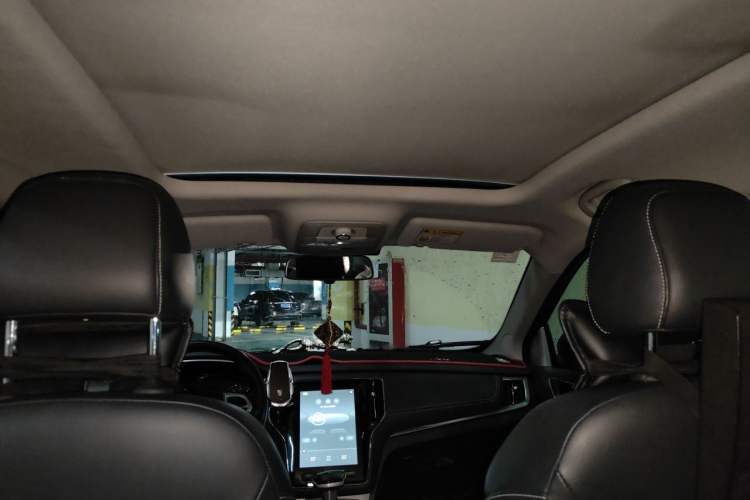 Used Roewe RX5 2016 20T Two-Wheel Drive Automatic Internet Smart Edition Headliner