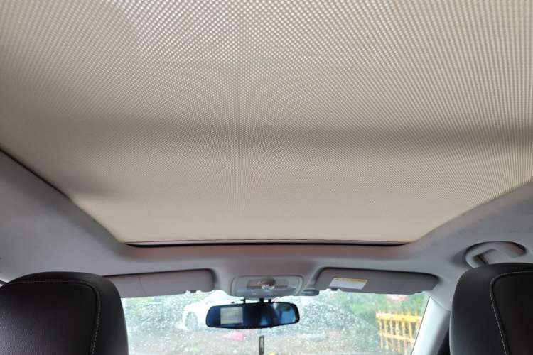 Used Roewe RX5 2016 30T Two-Wheel Drive Automatic Internet Smart Edition Headliner