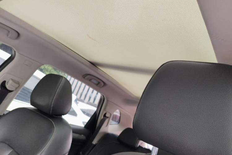 Used Roewe RX5 2016 20T Two-Wheel Drive Automatic Flagship Edition Headliner