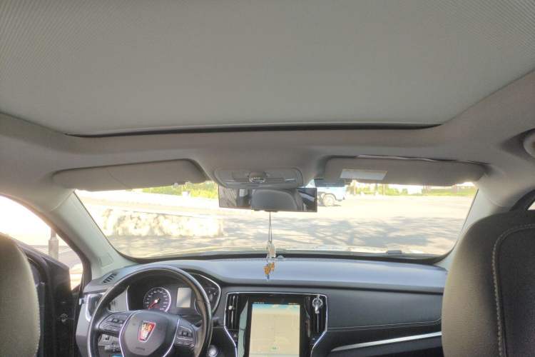 Used Roewe RX5 2016 20T Two-Wheel Drive Automatic Internet Smart Edition Headliner
