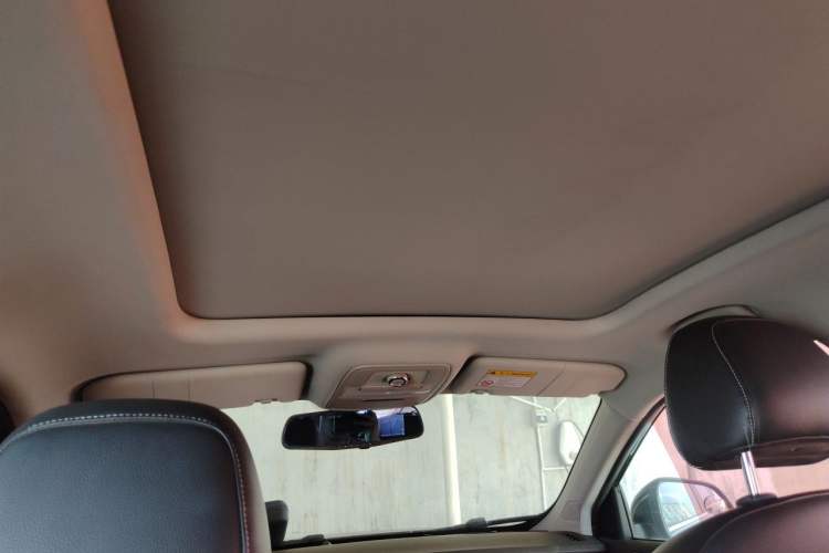 Used Roewe RX5 2016 20T Two-Wheel Drive Manual Transmission Internet Smart Edition Headliner